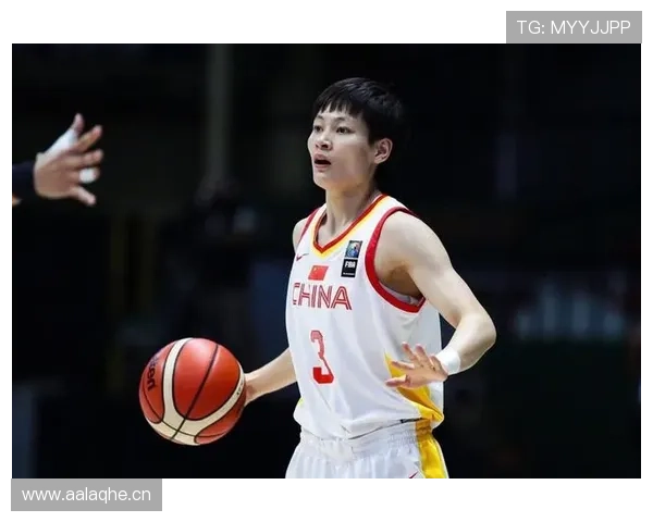 杨力维那日常造型和训练照怎么看都像隔壁家小姑娘，谁料场上简直番茄酱爆棚！