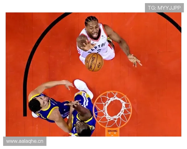 国际篮球规则中干扰球的判罚标准和NBA有何不同？